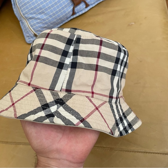 BURBERRY Women's Classic Reversible Bucket Hat In Nova Check - Picture 6 of 6